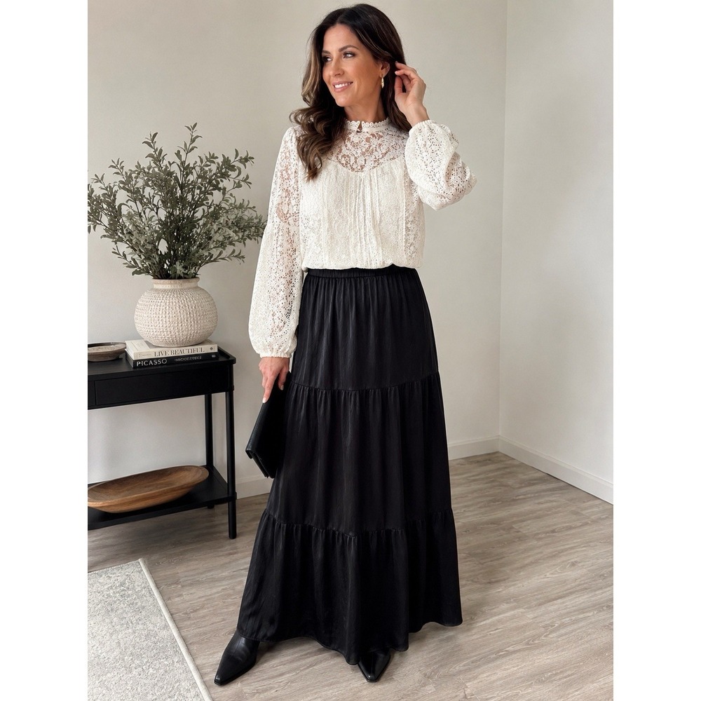 WHBM Ivory Boho Romantic Victorian Lace Eyelet Cottagecore Feminine Top 10 - Picture 3 of 7
